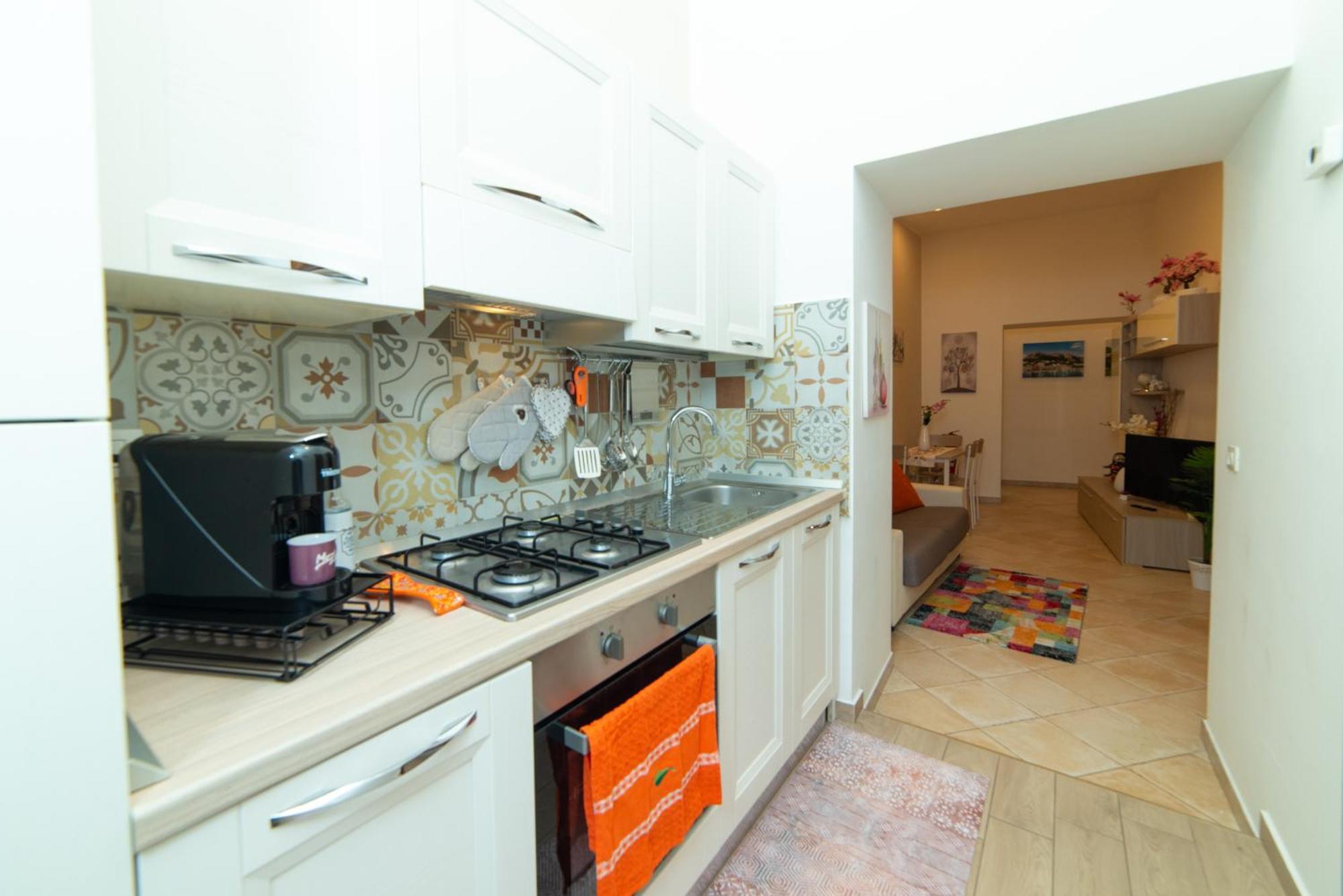 In Center - Vacation Near The Train Station & Attractions Apartment