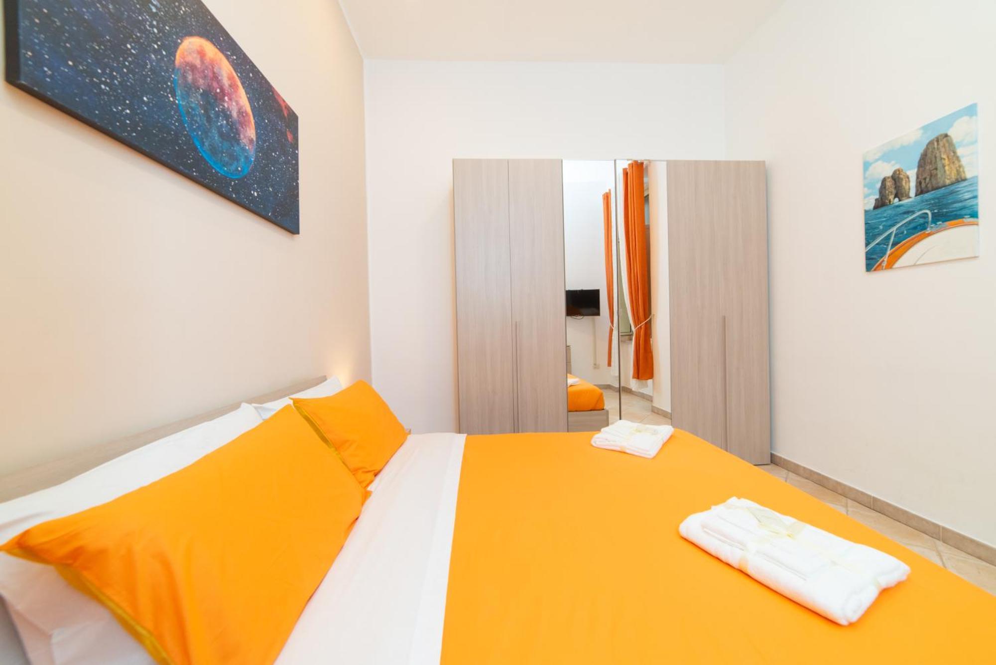 In Center - Vacation Near The Train Station & Attractions *