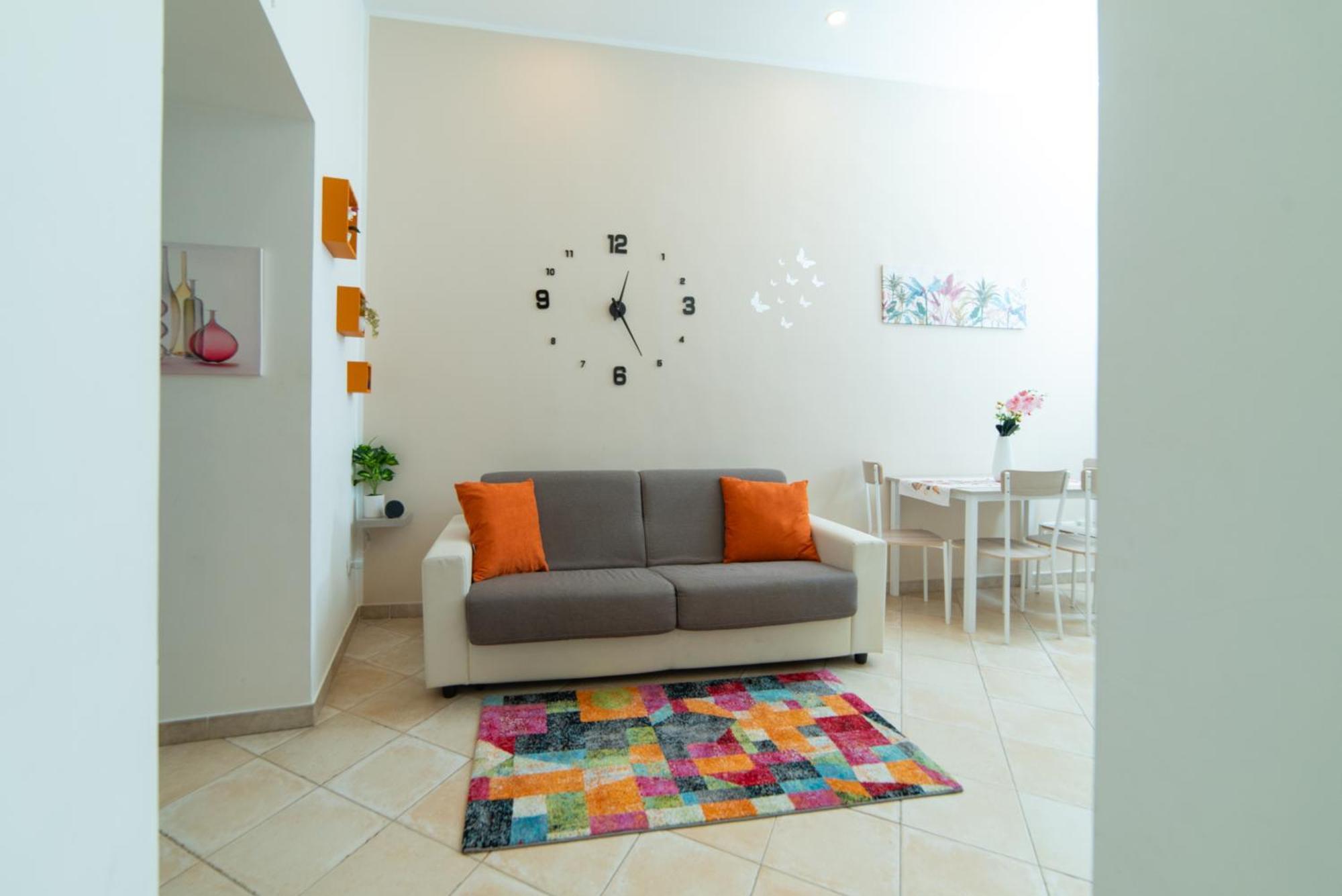 Apartment In Center - Vacation Near The Train Station & Attractions *