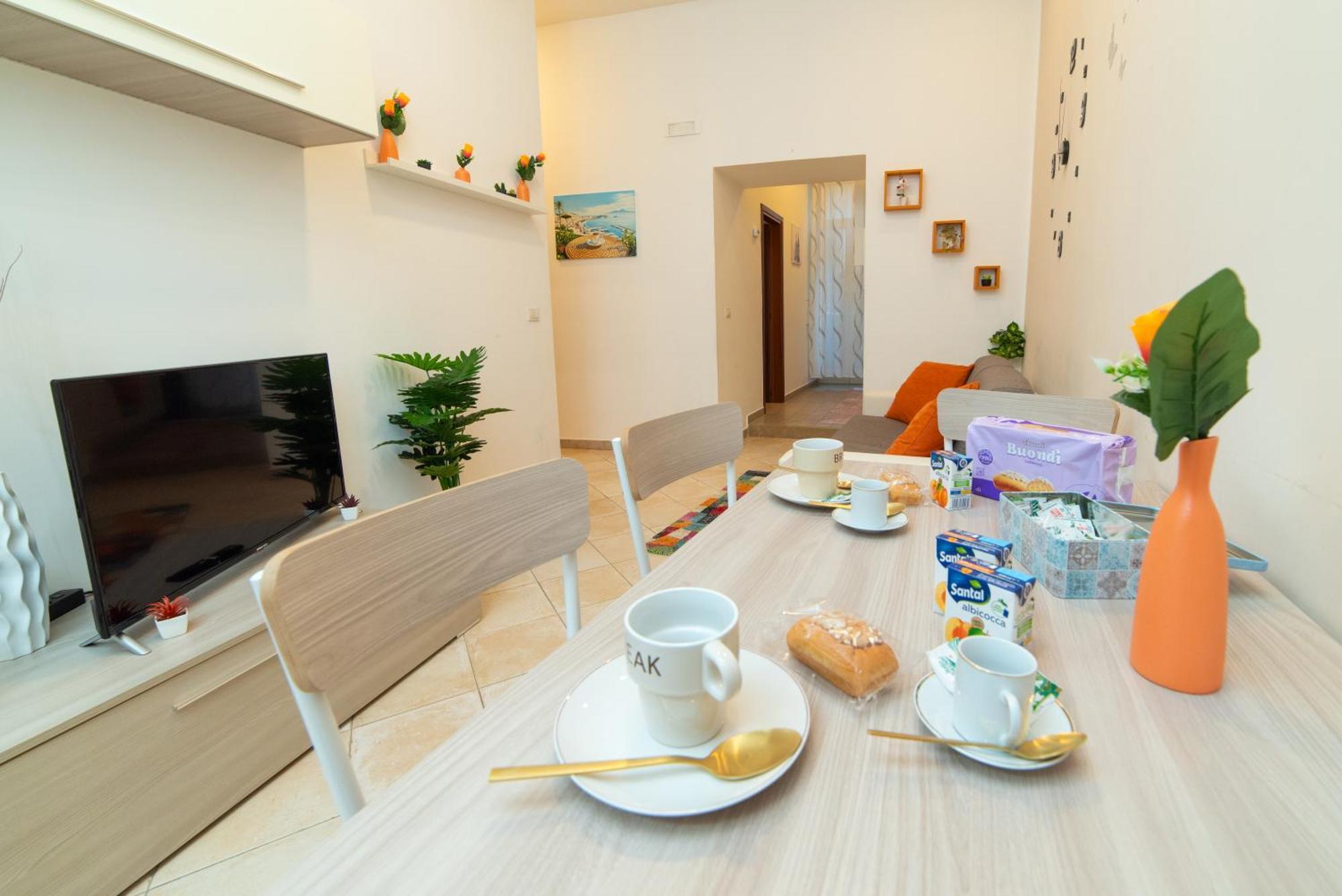 In Center - Vacation Near The Train Station & Attractions Appartement Napels