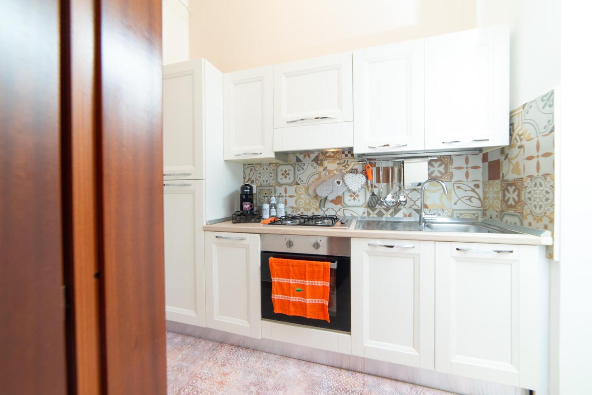 In Center - Vacation Near The Train Station & Attractions * Naples