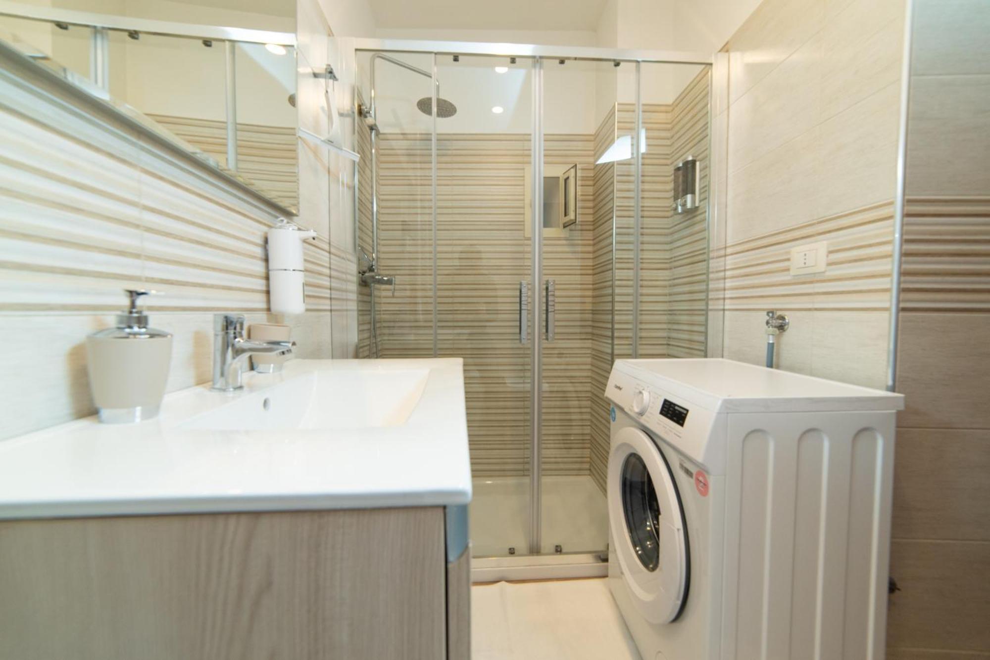 In Center - Vacation Near The Train Station & Attractions Apartment Naples